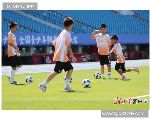 中国足球明星在绿茵场上展现风采与激情的精彩瞬间 中国足球明星在绿茵场上展现风采与激情的精彩瞬间