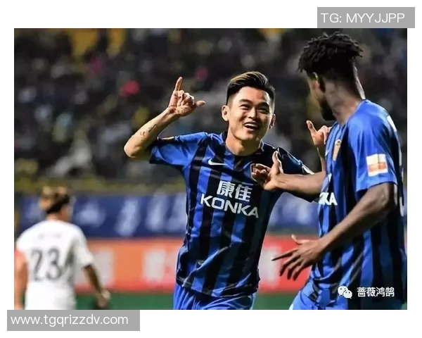 网红合影意外揭露足球明星私生活背后的秘密与故事